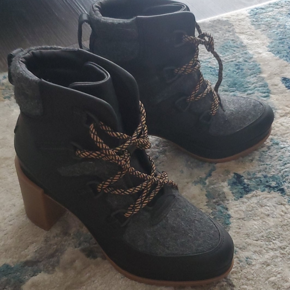 SOREL BOOTS